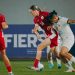Penyerang Timnas Putri Indonesia Isa Warps saat duel dengan pemain Kirgistan. (Dok PSSI)
