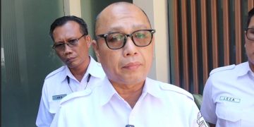 Pelemparan Batu Kereta