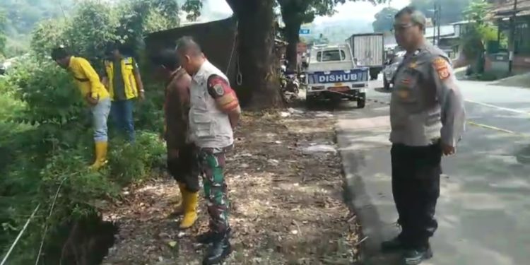 TPT Ambrol di Padalarang, Sungai Cimeta Terancam Banjir dan Longsor