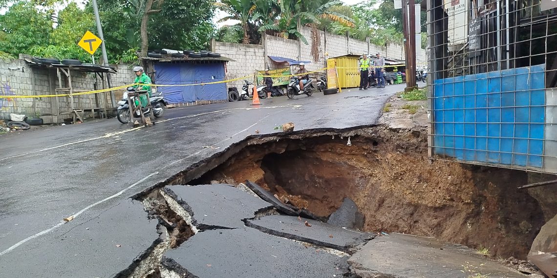 Jalan Sangkuriang Barat Cimahi Amblas