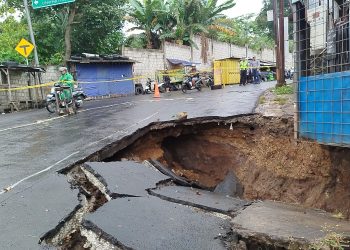 Jalan Sangkuriang Barat Cimahi Amblas