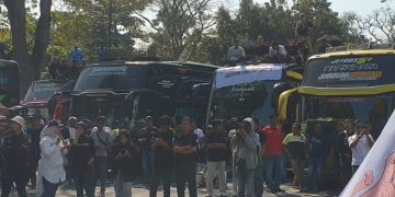 Sopir Bus Pariwisata Demo