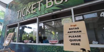 Akibat adanya dualisme kepengelolaan, manajemen Bandung Zoo menutup operasional kebun binatang untuk sementara hingga waktu yang belum ditentukan, Kamis (3/7/25). (Eci/pasjabar)