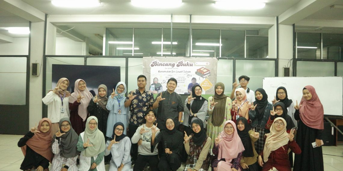 Temukan Diri Lewat Tulisan: Bincang Buku Hadirkan Foggy FF dan Adi Rustandi