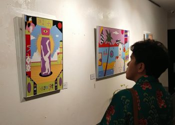 pengunjung sedang menikmati karya Ozimiyaki. (pasjabar)