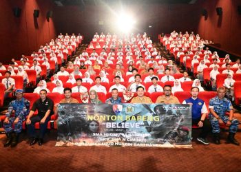 Lanud Husein tanamkan patriotisme lewat nobar film “Believe” bareng siswa SMAN 13 Bandung. (Ist)