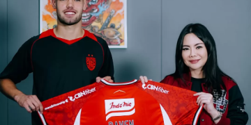 Jens Raven resmi bergabung dengan Bali United untuk tiga musim ke depan. (Instagram Bali United)