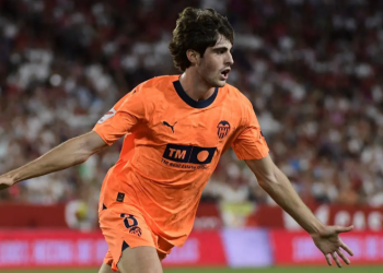 Pemain Valencia Javi Guerra. (CRISTINA QUICLER/AFP)