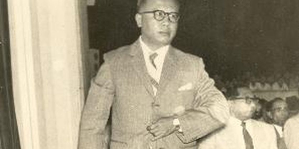 Perdana Menteri Djuanda saat berjalan menuju mimbar untuk memberikan pidato di sidang Konstituante.(Preanger Studio)