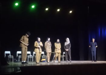 Kisah Guru Ideal di Tengah Kacau Balau Pendidikan, Teater Mahasiswa UNPAS Bikin Merinding. (Youngki/pasjabar)