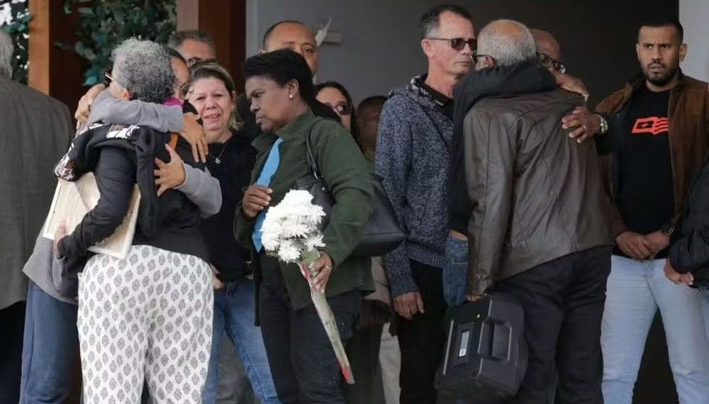 Suasana pemakaman Juliana Marins. Foto : Alexandre Cassiano/Agência O Globo