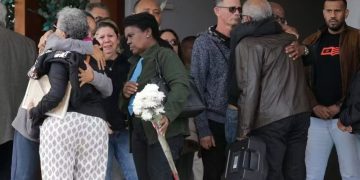 Suasana pemakaman Juliana Marins. Foto : Alexandre Cassiano/Agência O Globo