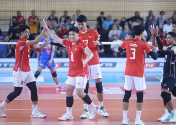 Timnas voli putra Indonesia menghadapi Filipina dalam laga SEA V League putaran kedua di GOR Internasional Velodrome Rawamangun, Jakarta Timur, 16 Juli 2025. Dok. Tim Media PBVSI