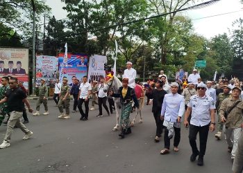 Ribuan warga tumpah ruah di Bandung merayakan HUT Jawa Barat ke-80. Gubernur Dedi Mulyadi naik kuda sapa warga, kirab budaya tampilkan kesenian khas tiap daerah. (Uby/pasjabar)