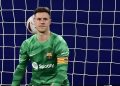 FC Barcelona mengumumkan pencabutan sementara ban kapten Marc-Andre ter Stegen (33) setelah membuka proses disipliner terhadap kiper asal Jerman tersebut.(AFP/ANDER GILLENEA)