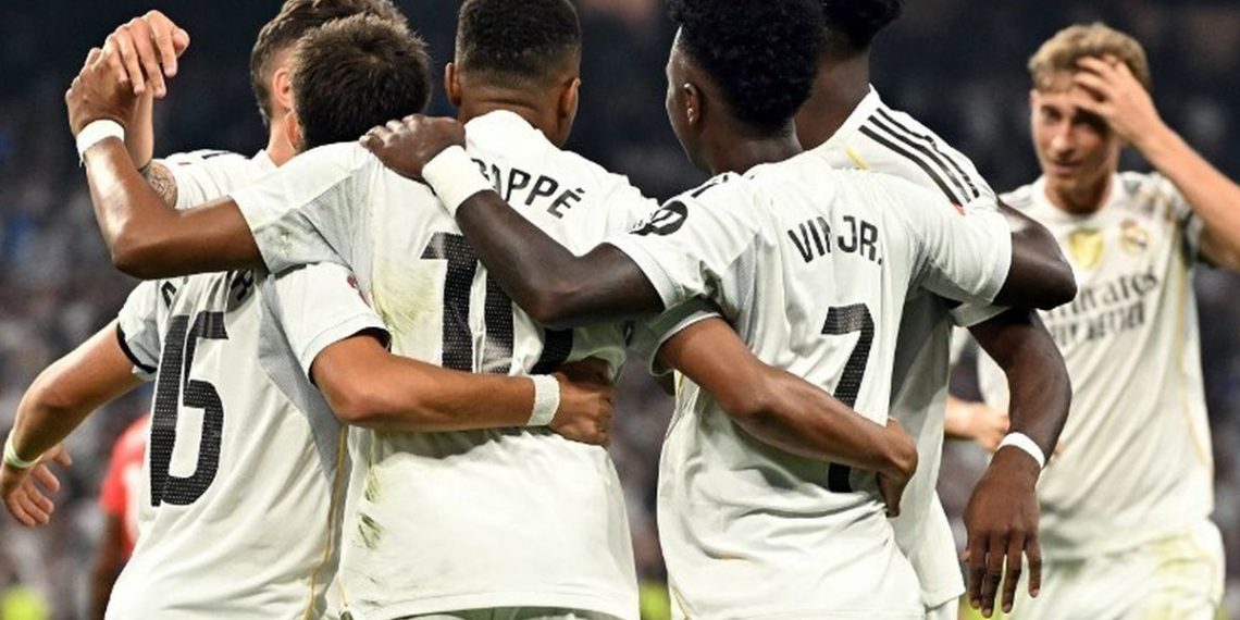 Momen selebrasi Kylian Mbappe dalam pertandingan sepak bola Liga Spanyol antara Real Madrid vs Osasuna di Stadion Santiago Bernabeu di Madrid pada 19 Agustus 2025. (Foto oleh Javier SORIANO / AFP)(AFP/JAVIER SORIANO)