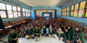 Sosialisasi Literasi Warnai Kegiatan KKN-T Unpas di SMPN 3 Bayongbong