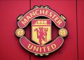 Logo Manchester United atau MU di Stadion Old Trafford. (Oli SCARFF / AFP)