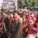 Warga RT02 RW01 Cibeber Cimahi meriahkan HUT RI ke-80 dengan gerak jalan santai dan karnaval kostum unik penuh kebersamaan, Minggu (17/8/2025). (Ist/pasjabar)