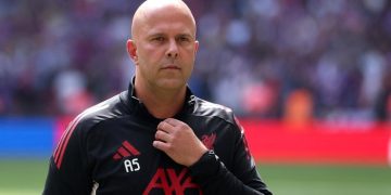 Arne Slot mengutuk aksi rasial di Anfield. (Foto: REUTERS/Toby Melville)