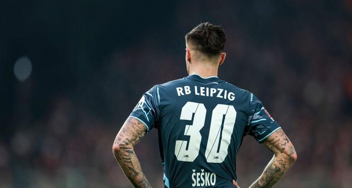 Benjamin Sesko pakai nomor 30 selama memperkuat RB Leipzig (Getty Images/Maja Hitij)