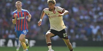 Hugo Ekitike berhasil bawa Liverpool unggul atas Crystal Palace di menit keempat. (AFP/GLYN KIRK)