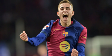 Pemain Barcelona, Fermin Lopez melakukan selebrasi setelah mencetak gol ke gawang Valencia pada laga lanjutan Liga Spanyol 2024/2025 di Estadi Olimpic Lluis Companys, Barcelona, Spanyol, Senin (27/01/2025) dini hari WIB. (AFP/Manaure Quintero)