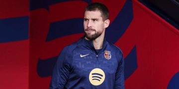 Inigo Martinez akan tinggalkan Barcelona. Foto: Europa Press via Getty Images/Europa Press Sports