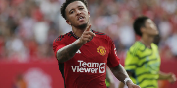 Pemain Manchester United Jadon Sancho berselebrasi setelah mencetak gol ke gawang Arsenal dalam pertandingan pramusim di MetLife Stadium, New Jersey, Amerika Serikat, Minggu (23/7/2023). (Leonardo Munoz / AFP)