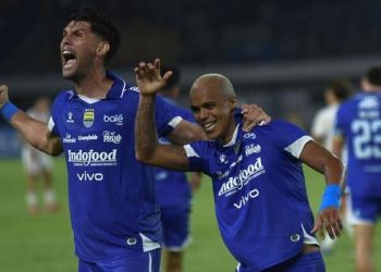 Julio Cesar dan Wiliam Marcilio merayakan gol ke gawang Western Sydney Wanderers FC. (Foto: Dok. Persib Bandung)
