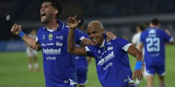 Julio Cesar dan Wiliam Marcilio merayakan gol ke gawang Western Sydney Wanderers FC. (Foto: Dok. Persib Bandung)
