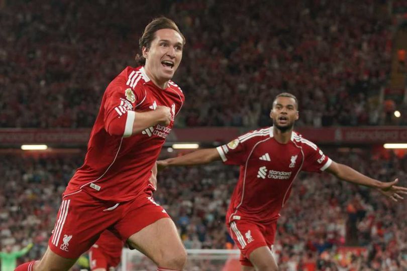 Pemain Liverpool, Federico Chiesa, merayakan gol ketiga timnya dalam laga Premier League melawan Bournemouth, Sabtu, 16 Agustus 2025. (c) AP Photo/Ian Hodgson