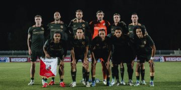 Miliano Jonathans (ketiga dari kanan bawah) pilih Timnas Indonesia ketimbang Timnas Belanda U-21. (Foto: Instagram/@fc_utrecht)