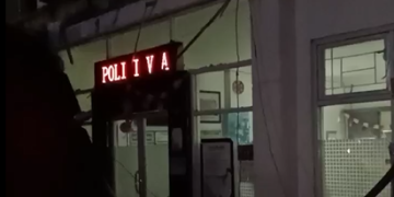 kerusakan bangunan Puskesmas Purwasari di Kabupaten Karawang akibat angin kencang. (Ist)