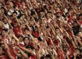 Suporter Timnas Indonesia selalu menyanyikan lagu nasional setiap pertandingan. (AFP/YASUYOSHI CHIBA)