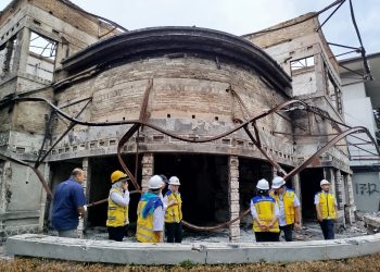 Kementerian PUPR sidak bangunan Mes MPR RI di Bandung yang luluh lantak dibakar massa. Rehabilitasi cagar budaya ini rencananya menelan biaya Rp12 miliar mulai 2026. (Uby/pasjabar)