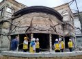 Kementerian PUPR sidak bangunan Mes MPR RI di Bandung yang luluh lantak dibakar massa. Rehabilitasi cagar budaya ini rencananya menelan biaya Rp12 miliar mulai 2026. (Uby/pasjabar)