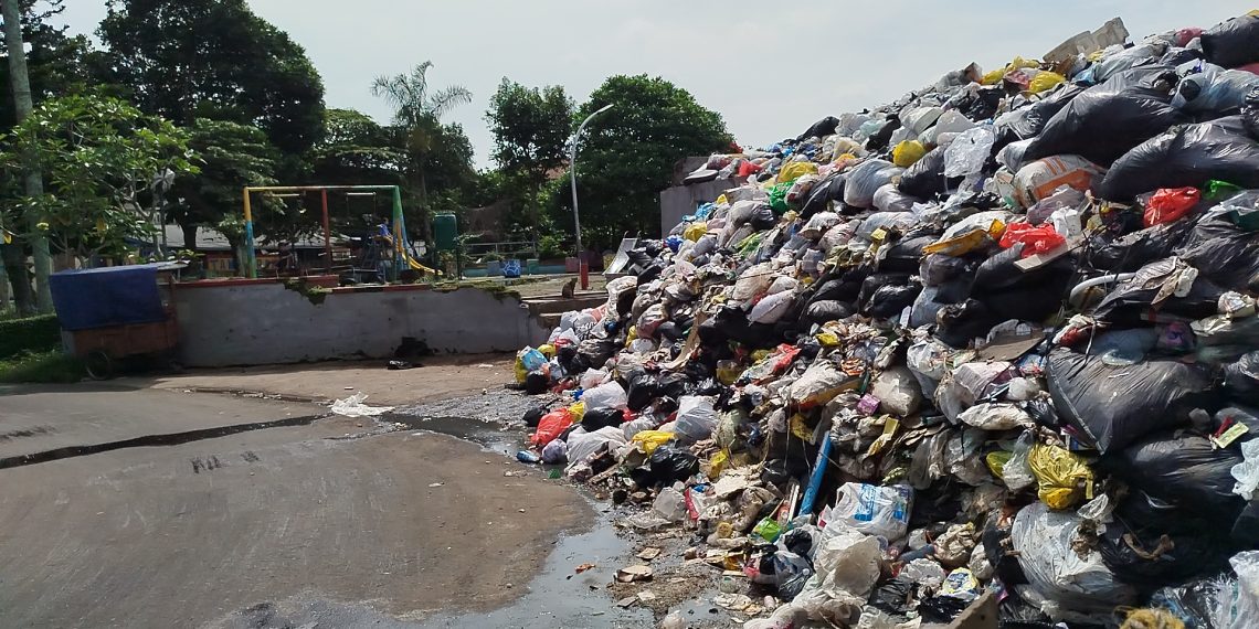 Sampah Menggunung Babakan Cianjur