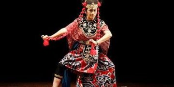 Mestro Tari Sunda, Irawati Durban. (Ist)