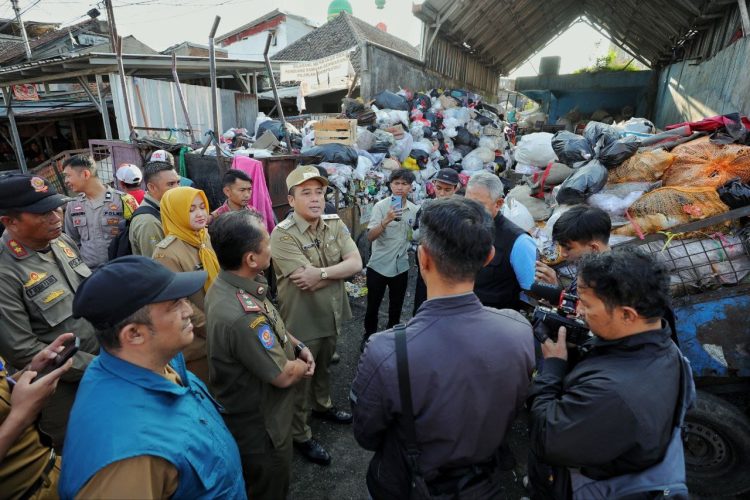 pengawasan sampah liar