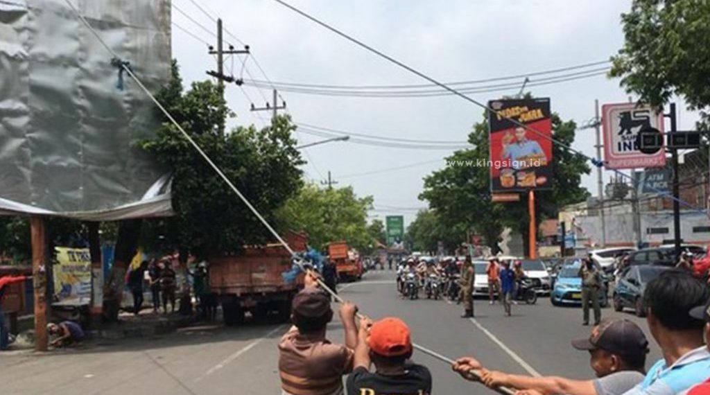 Pemkot Bandung Tertibkan Reklame Ilegal, Berlaku Perda Baru 2025 dengan Sanksi Tegas