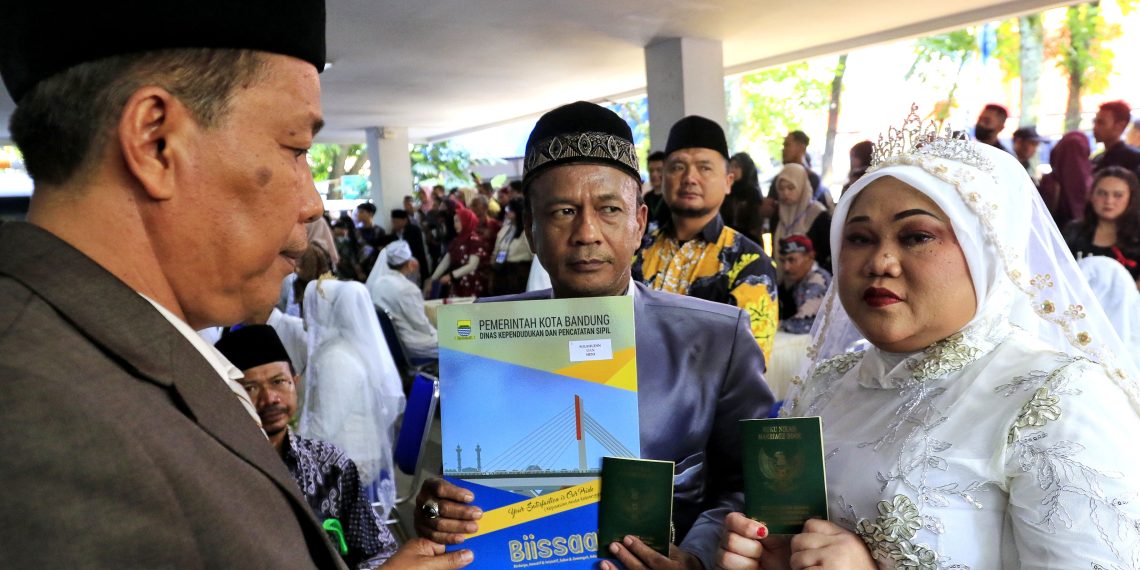 FOTO Nikah Massal Bandung di Depan Mal Pelayanan Publik