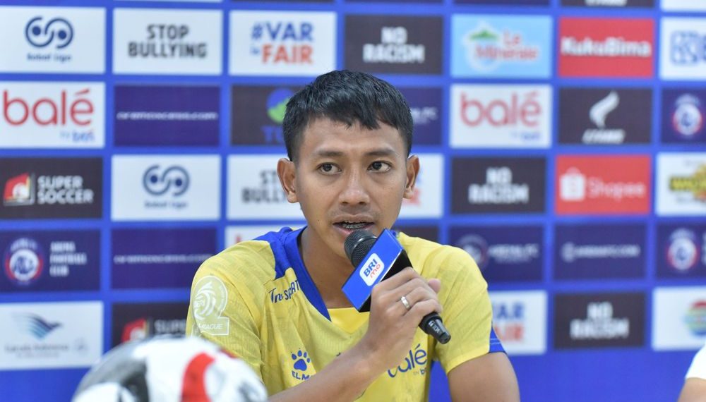 Beckham Putra kembali jadi kapten Persib vs Persita. Bojan Hodak jelaskan alasan Marc Klok dicadangkan dan rotasi skuad untuk laga penting ini. (Foto: Official Persib)