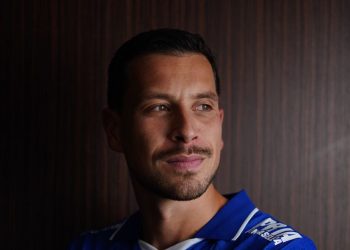 Thom Haye siap tampil starter lawan Persita! Persib incar tiga poin di Bali, Bobotoh tunggu aksi magis ‘The Professor’ di lini tengah. (Foto: Official Persib)