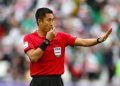 Wasit asal China, Ma Ning, saat memimpin laga di Piala Asia 2023. (AFC)
