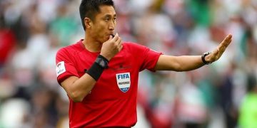 Wasit asal China, Ma Ning, saat memimpin laga di Piala Asia 2023. (AFC)