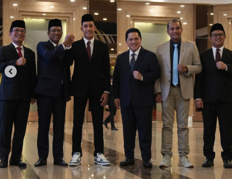 Miliano Jonathans telah resmi menjadi Warga Negara Indonesia (WNI) usai melakukan pengambilan sumpah di kantor Kementerian Hukum, Jakarta, Rabu (3/9) siang WIB. (instagram/@pssi)