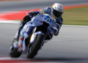 Alex Marquez memenangkan MotoGP Catalunya usai mengalahkan Marc Marquez. (REUTERS/Albert Gea)