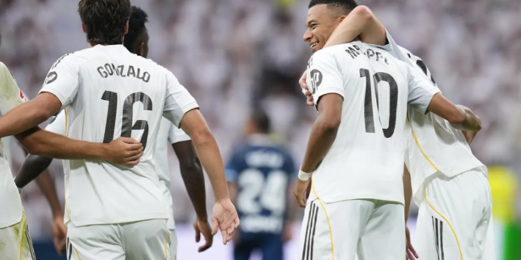 Real Madrid meraih kemenangan 2-0 atas Espanyol pada laga pekan kelima La Liga di Santiago Bernabeu, Sabtu (20/9/2025) malam WIB. Satu di antara gol Madrid dicetak Kylian Mbappe. (AP Photo/Manu Fernandez)