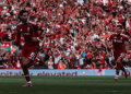 Gelandang Liverpool Dominik Szoboszlai (kiri) berselebrasi seusai mencetak gol tendangan bebas ke gawang Arsenal dalam laga lanjutan Liga Inggris di Stadion Anfield, Liverpool, Inggris, Minggu (31/8/2025) waktu setempat. X/@LFC